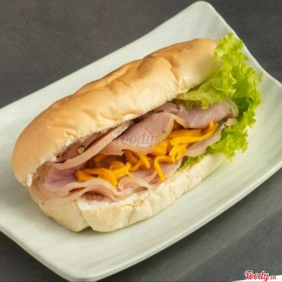 hotdog-trung-xuc-xich-jambom-nuong-bo