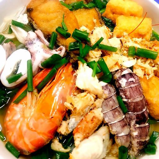 banh-a-hai-san-co-thit-ghe