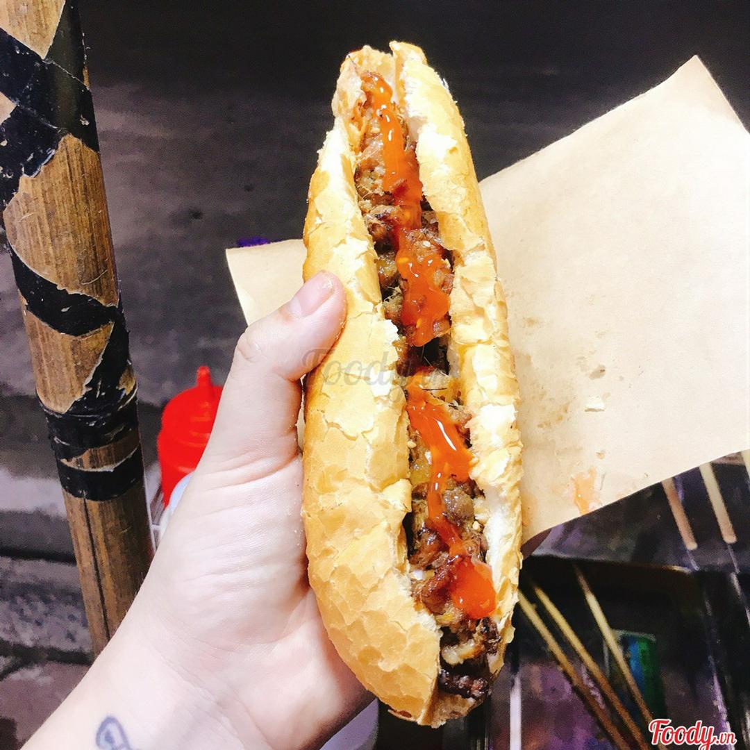 banh-mi-xuc-xich-nuong