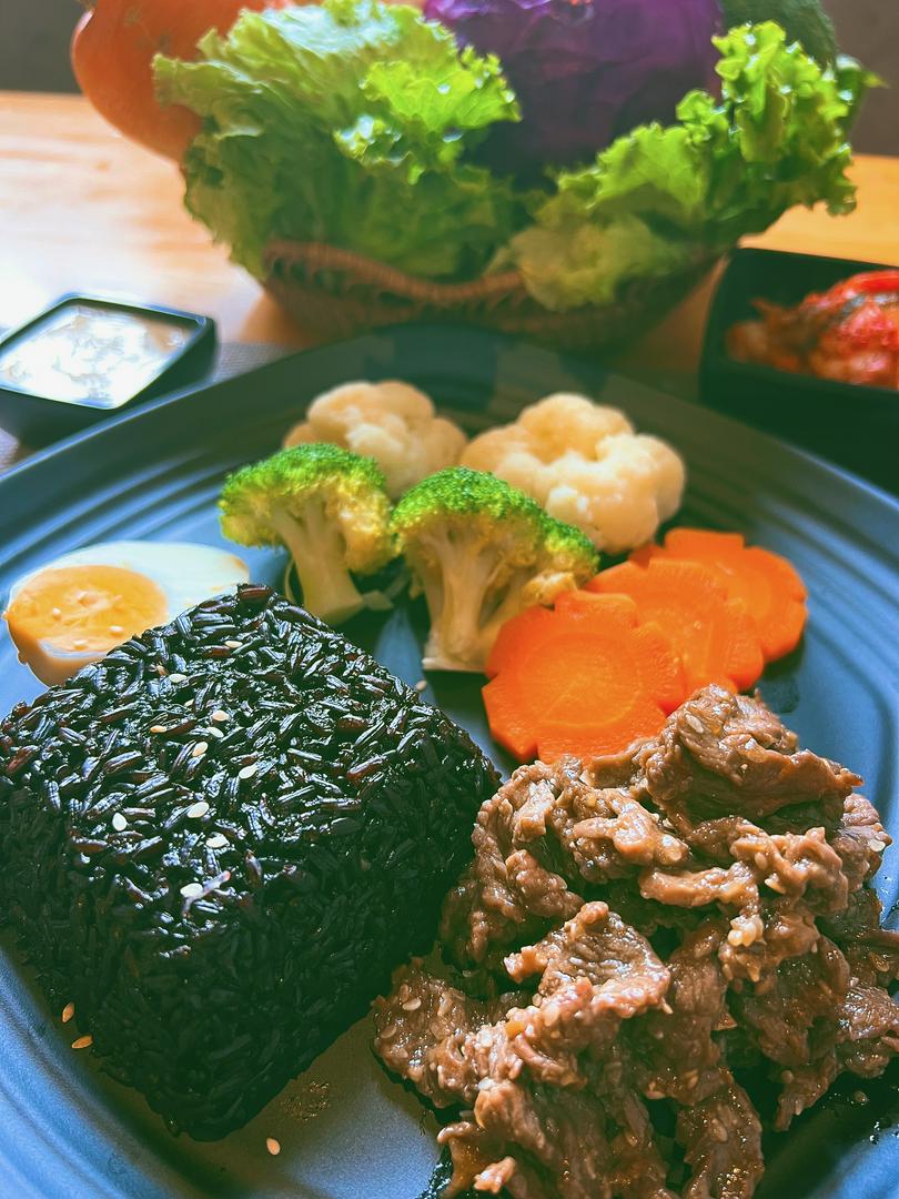 com-gao-lut-bo-xao-fried-beef