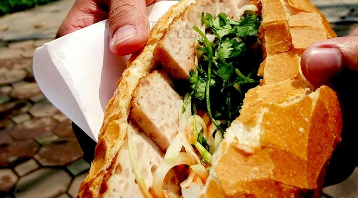 banh-my-cha-nong-sua-ngo