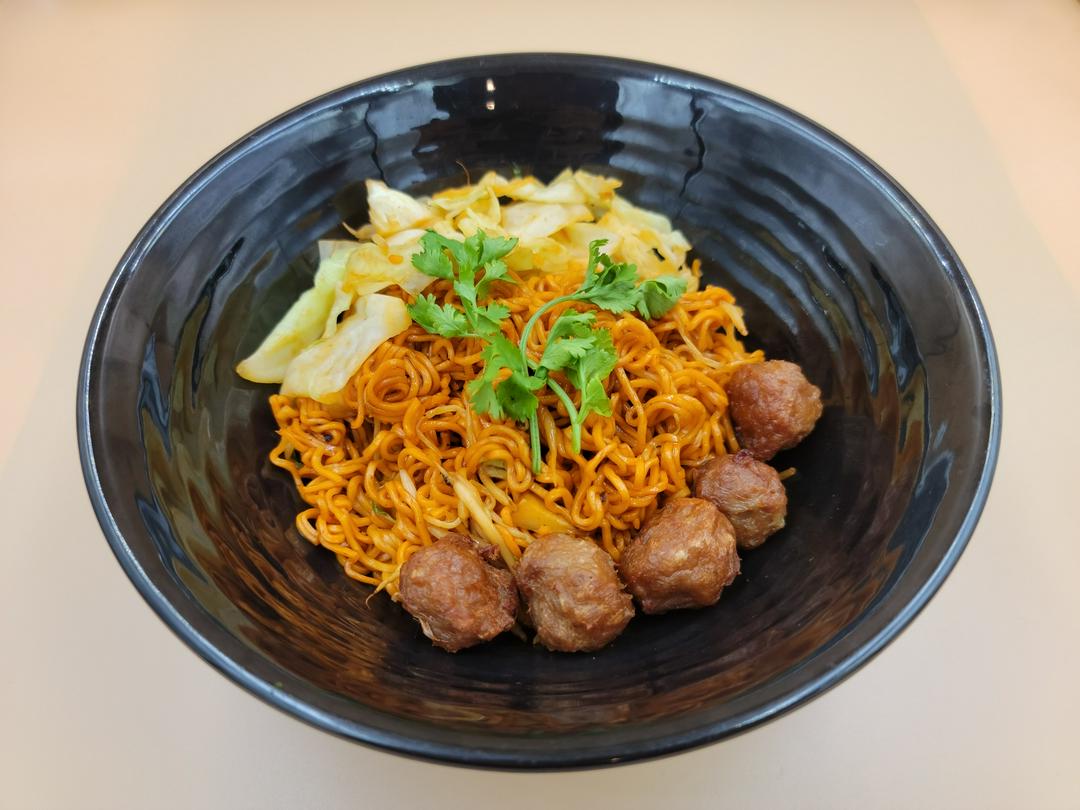 mi-ramen-tuoi-sot-tuong-en-bo-vien-op-la-kim-chi-pt