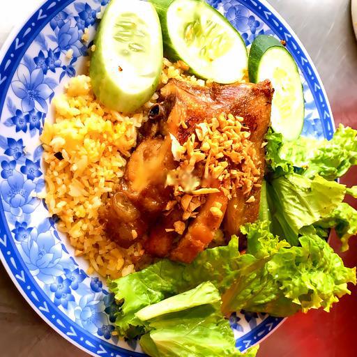 com-ga-mam-toi-xuc-xich