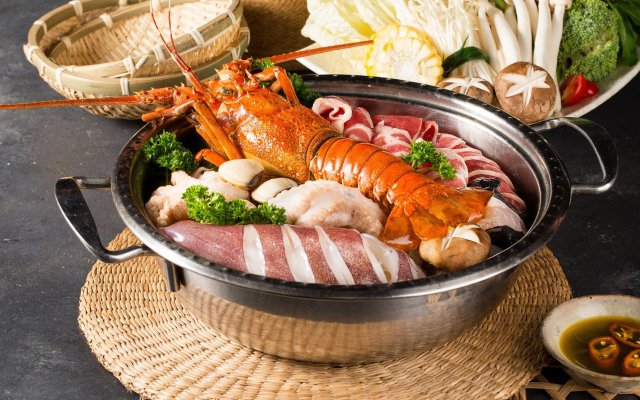 mr-tuktuk-lau-thai-nuong-thai-chua-lang