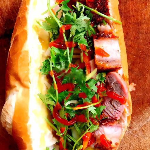 banh-mi-heo-quay