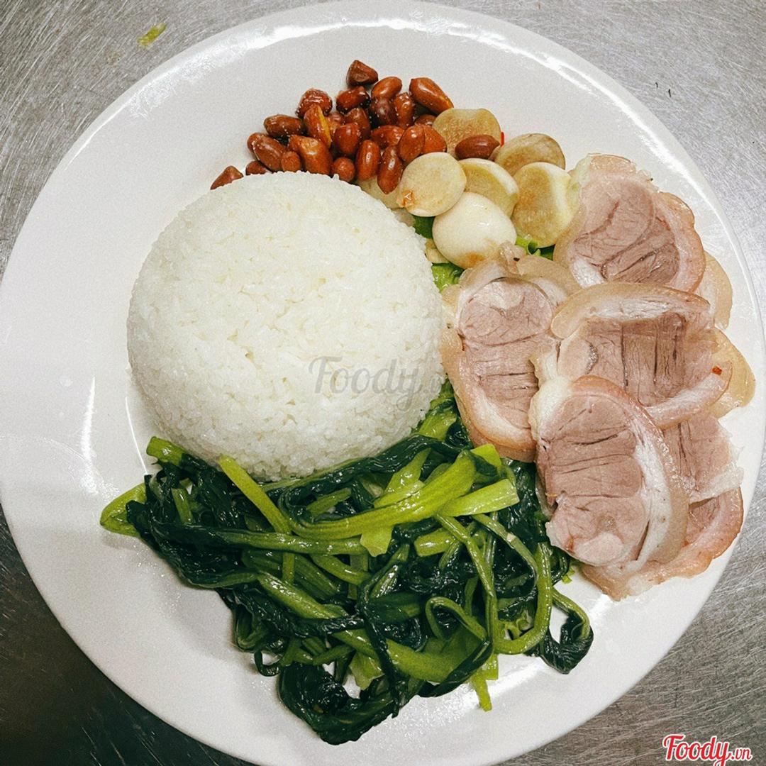 com-thit-chan-gio-hap