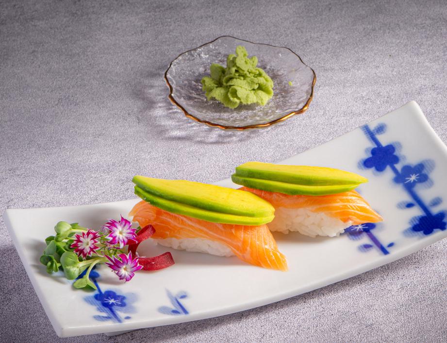 sake-avocado-sushi-sushi-ca-hoi-va-bo