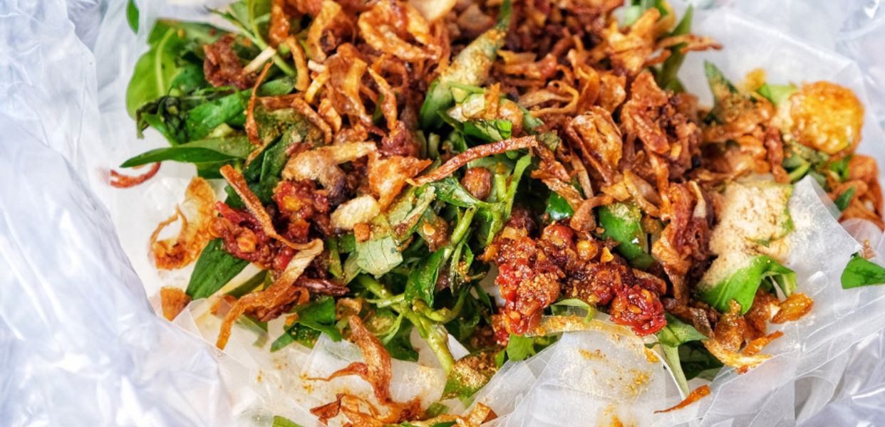 Cô-Ánh---Ăn-Vặt-Và-Bánh-Tráng-Trộn-Tỏi-Muối---Nguyễn-Văn-Công