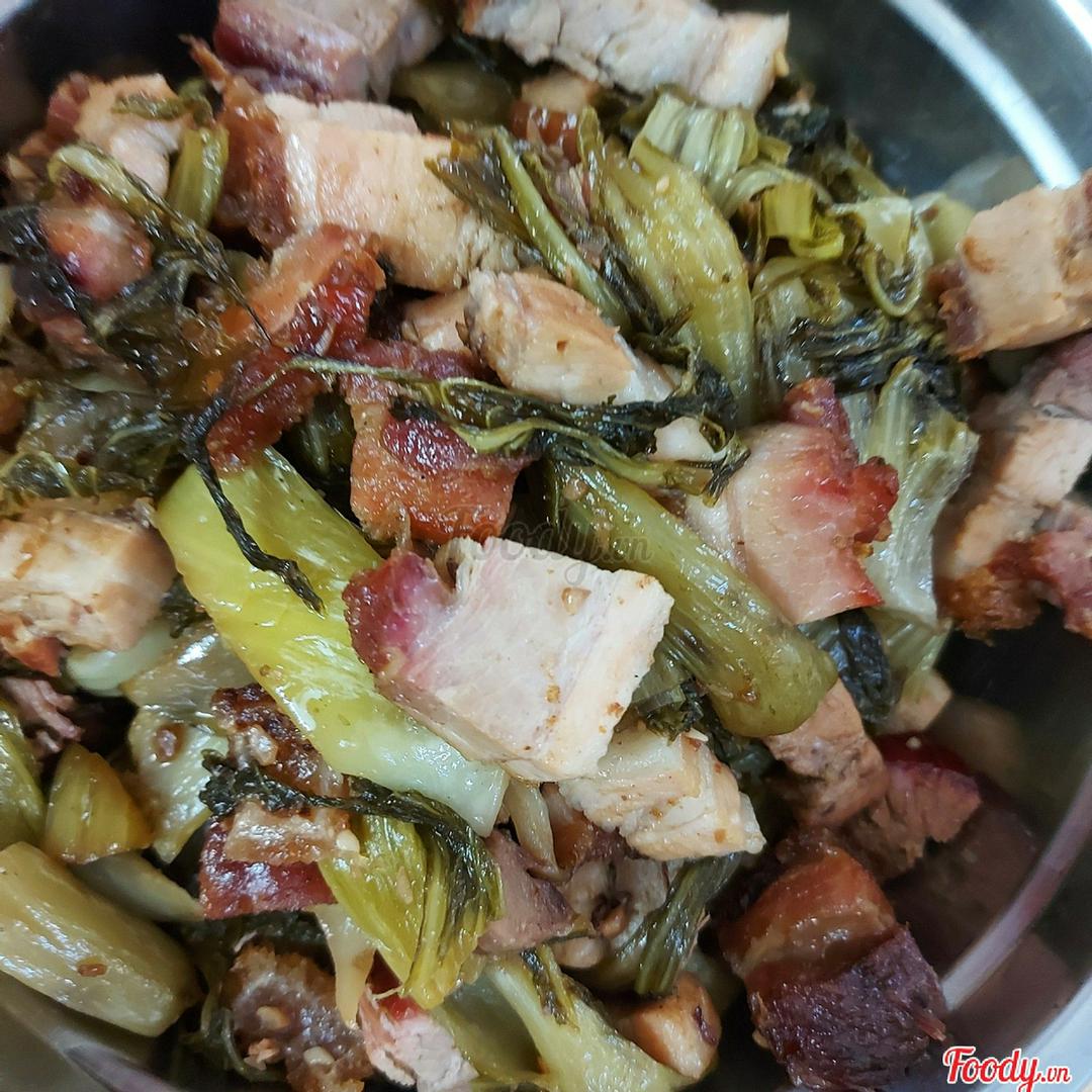 com-heo-quay-cai-chua-kem-canh