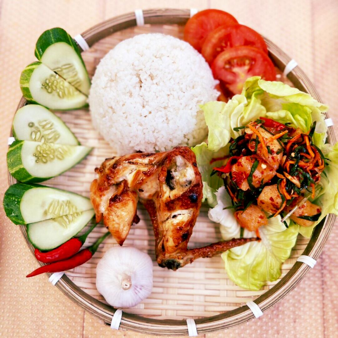 com-canh-ga-nuong-toi-ot