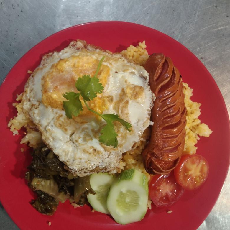 com-chien-trung-xuc-xich