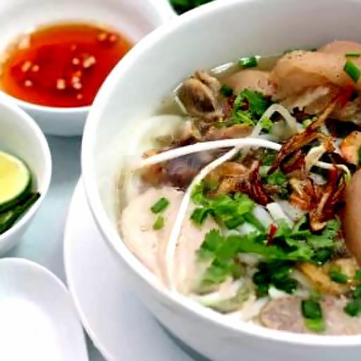 banh-canh-xuong-thit