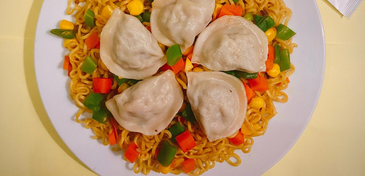 mi-tron-indomie-anh-gau-ho-tung-mau