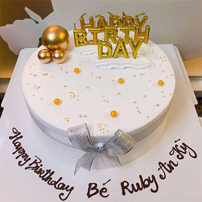 banh-kem-chu-happy-gan-phu-kien-vua