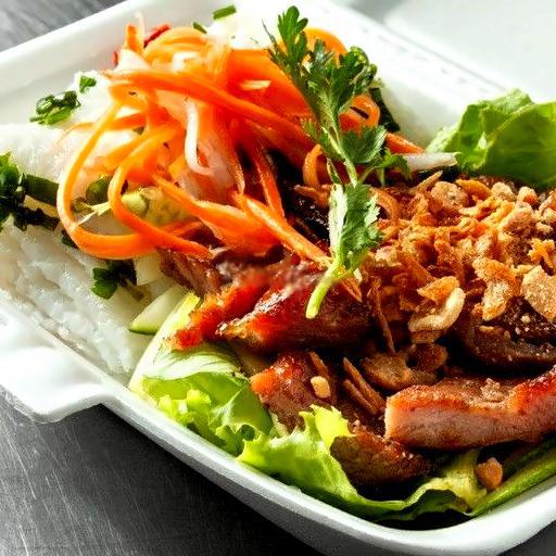 banh-hoi-thit-nuong-cha-gio-01-chai-coca-cola