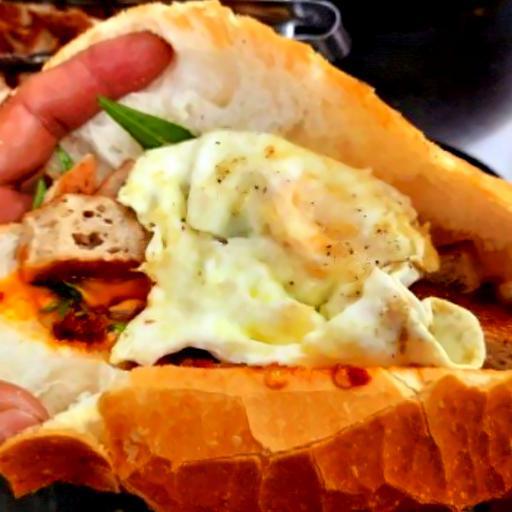 banh-mi-cha-trung-opla