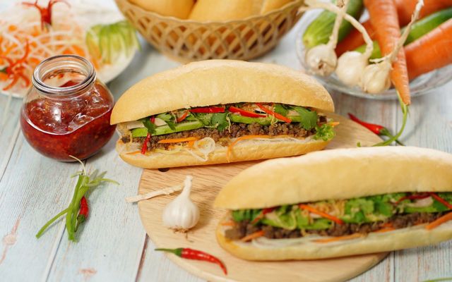 banh-mi-pate-gia-lai-benri-bread-nguyen-gia-tri