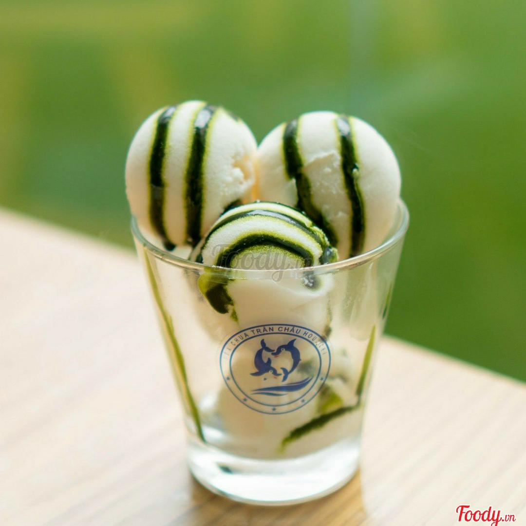 sua-chua-tran-chau-au-xanh-la-dua