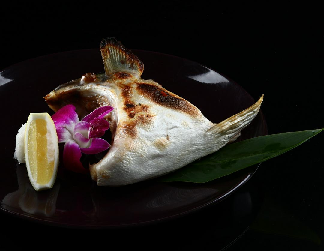 hamachi-kashira-shioyaki-mang-ca-hamachi-nuong-muoi