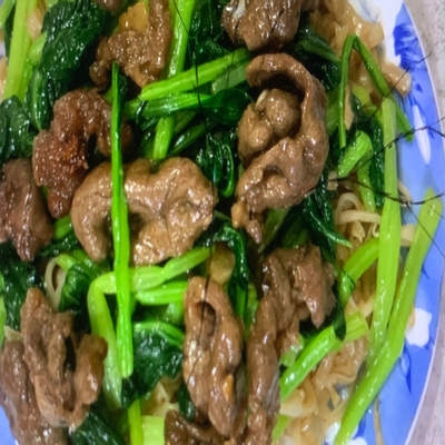 trang-meo-pho-xao-bap-bo-ngo-sy-lien