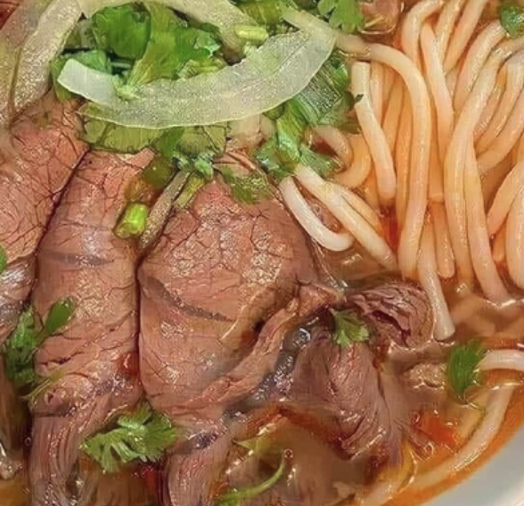 bun-bo-hue-huong-xua-bui-thi-xuan