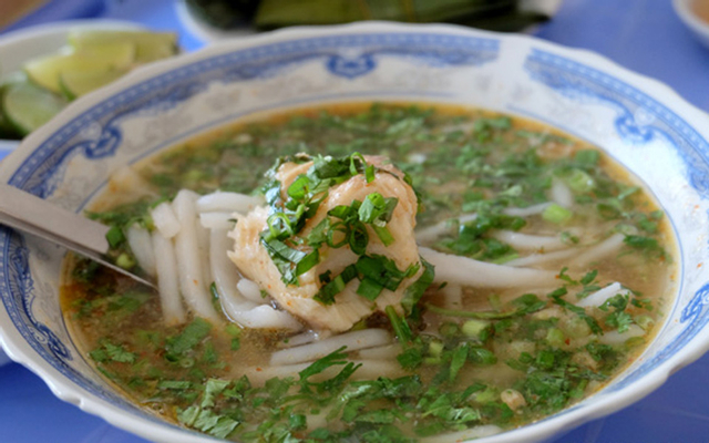 banh-canh-ca-loc-dien-sanh-cay-tram