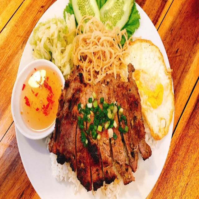 com-tam-bun-thit-nuong-tinny-ton-that-thuyet