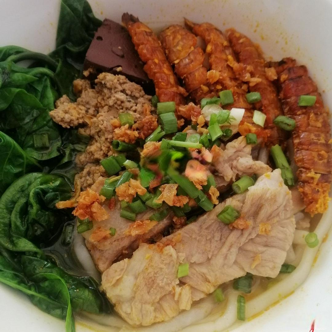 banh-canh-suon-cay-va-tom-tich
