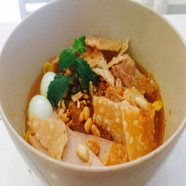 Leon-Food-&-Drink---Chè-&-Mỳ-Quảng---Nguyễn-Hoàng-Tôn