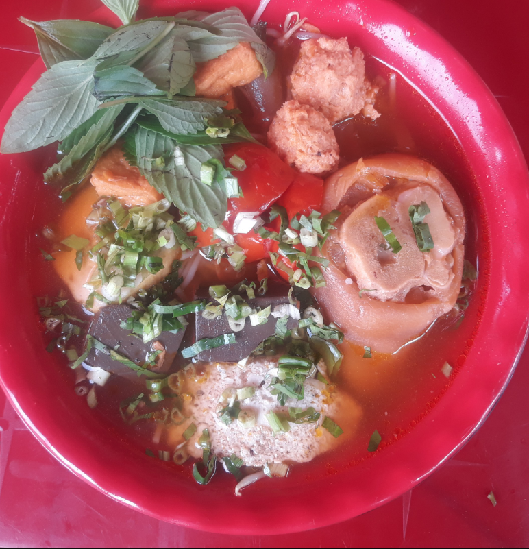 thuy-bun-rieu-canh-bun-le-van-luong