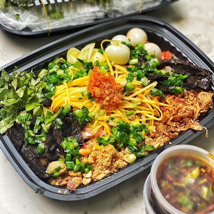 banh-trang-tron-sot-hai-san