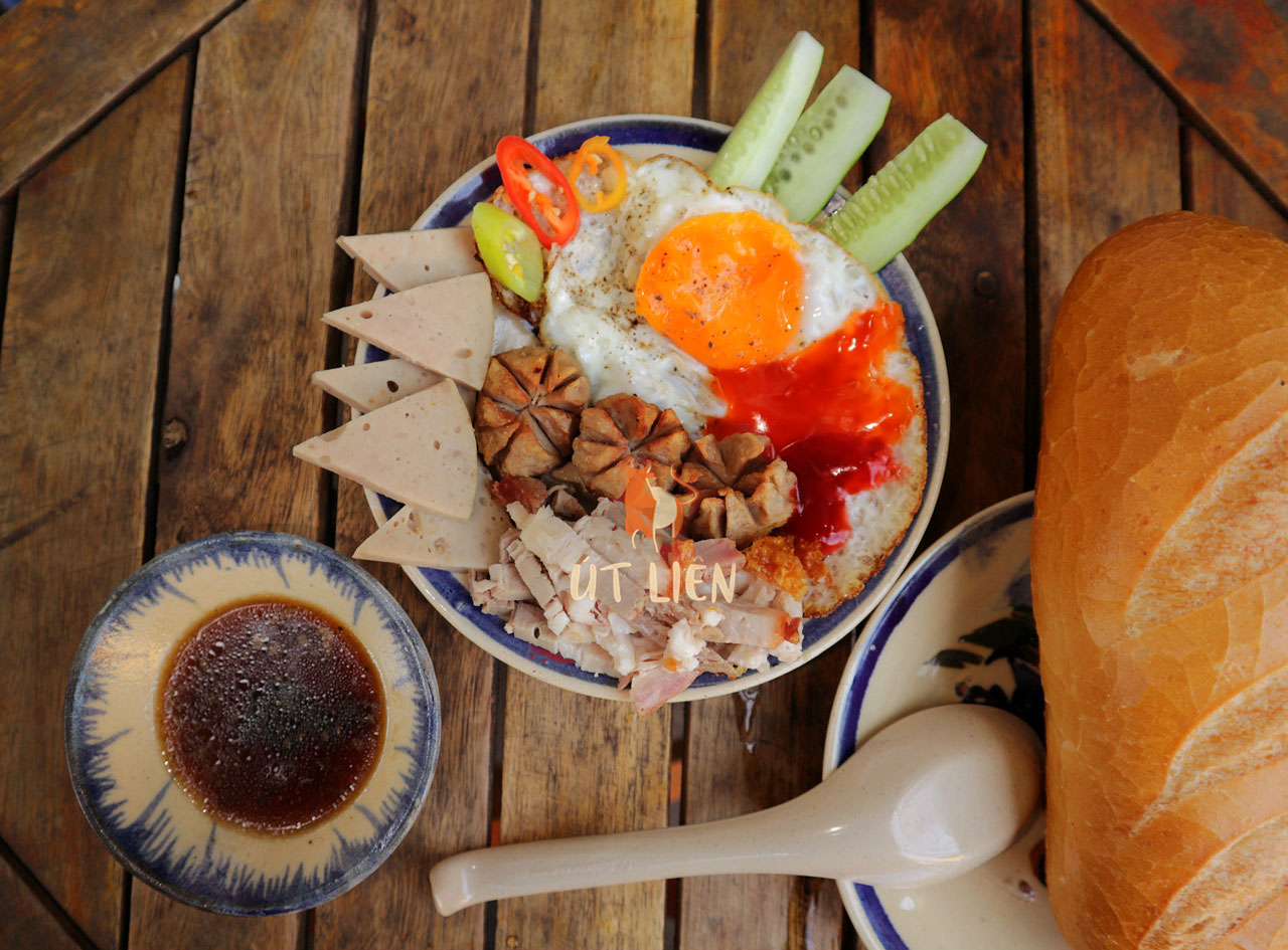 tiem-nha-ut-banh-mi-an-vat-hoang-hoa-tham