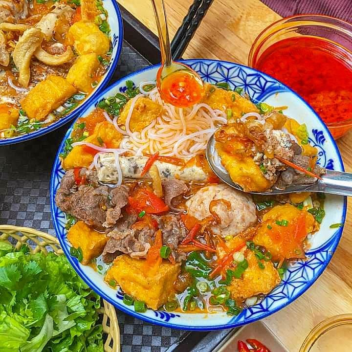 phuong-thuy-bun-rieu-top-mo-linh-nam