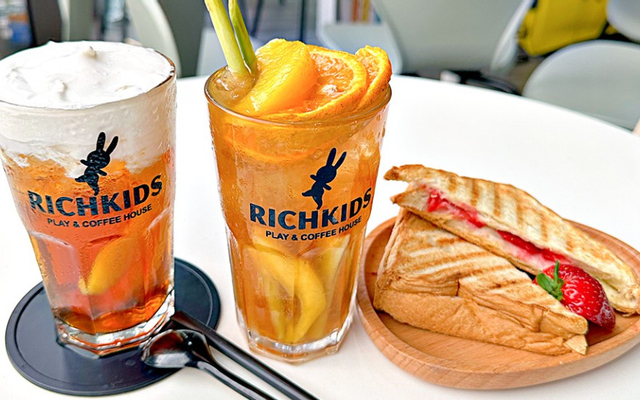 richkids-play-coffee-house-nuoc-ep-o-an-vat-hoang-cau