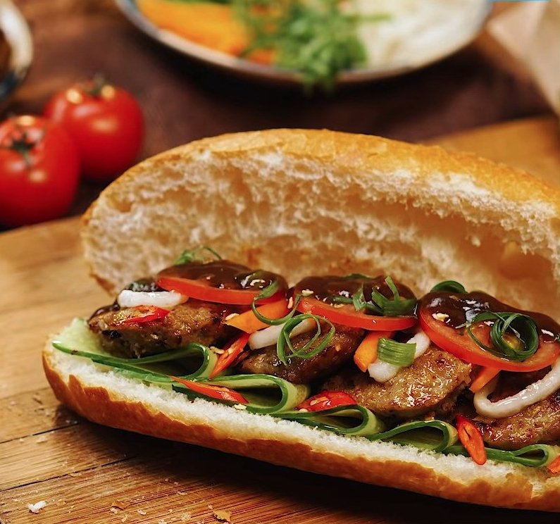 hong-quang-chuan-vi-me-nau-banh-mi-xoi-tan-son