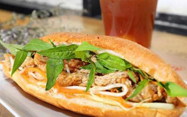 banh-mi-cha-ca-phuong-ba-hom