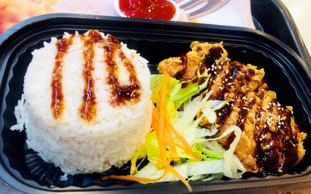 bep-nha-su-keo-mi-indomie-com-ga-kham-thien