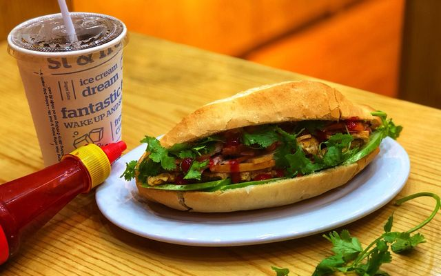 banh-mi-co-truyen-ngo-trung-ta