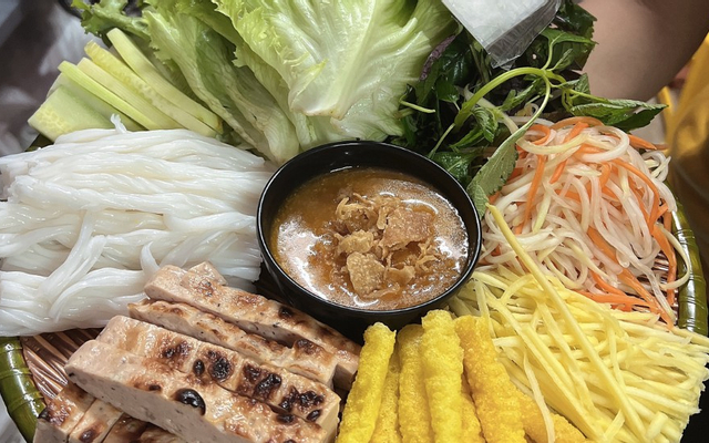 co-trang-nem-nuong-nha-trang-tran-quoc-hoan