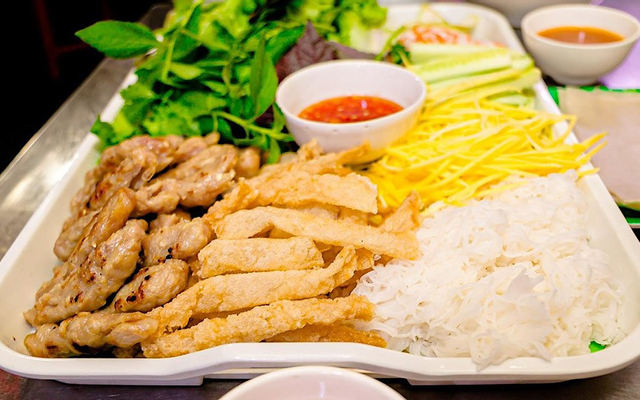 quan-nem-nuong-nha-trang-to-ngoc-van