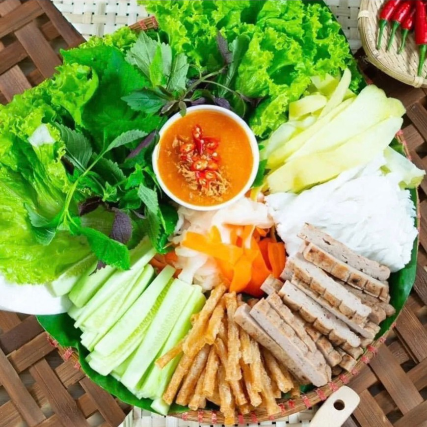 nem-nuong-nha-trang-anh-tung-nguyen-ngoc-vu