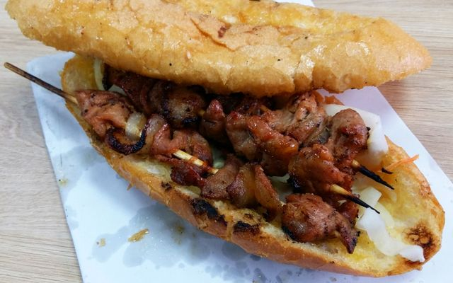 Kim-Oanh---Bánh-Mì-Bơ-Mật-Ong-&-Thịt-Xiên-Nướng---Đặng-Tiến-Đông