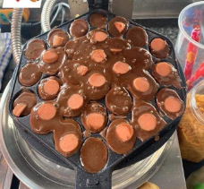 banh-trung-vi-socola-nhan-xuc-xich