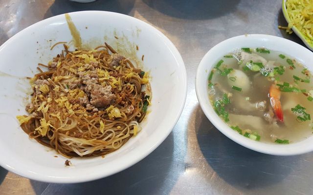 moc-mien-hu-tieu-nam-vang-lam-van-ben