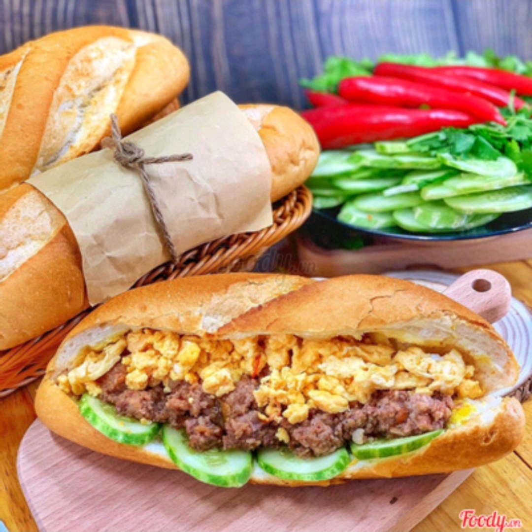 banh-mi-dan-to-pham-ngoc-thach