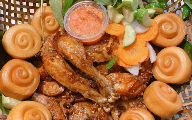 Bánh-Bao-An-Béo-2---Gà-Quay-&-Cơm-Lam---Thoại-Ngọc-Hầu