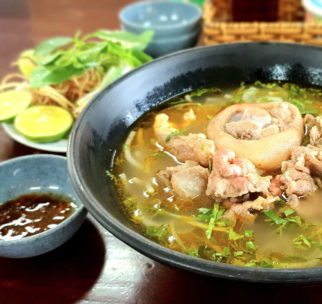 bun-bap-bo-cho-bau-cat-nguyen-hong-ao