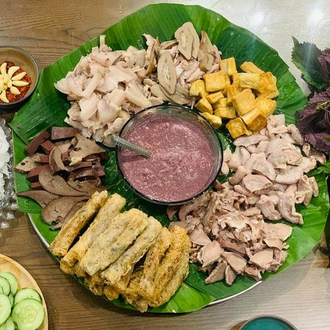 Hình ảnh Cô Nga - Bún Chả Phố Cổ Bún Đậu Mẹt - Phố Dương Quảng