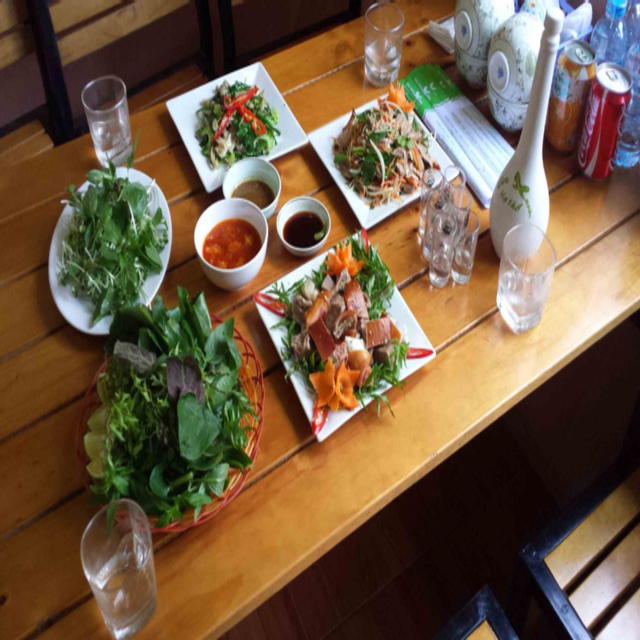 nha-hang-xanh-de-cau-on-ga-oi-hoang-quoc-viet