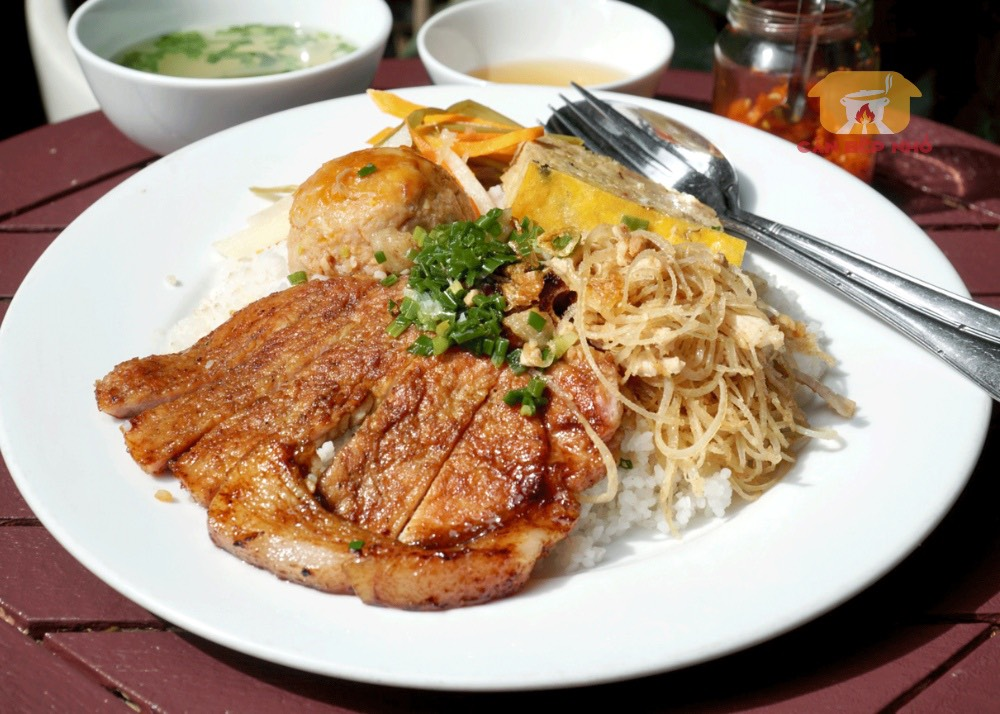 huong-que-2-hu-tieu-xuong-com-van-phong-truong-son